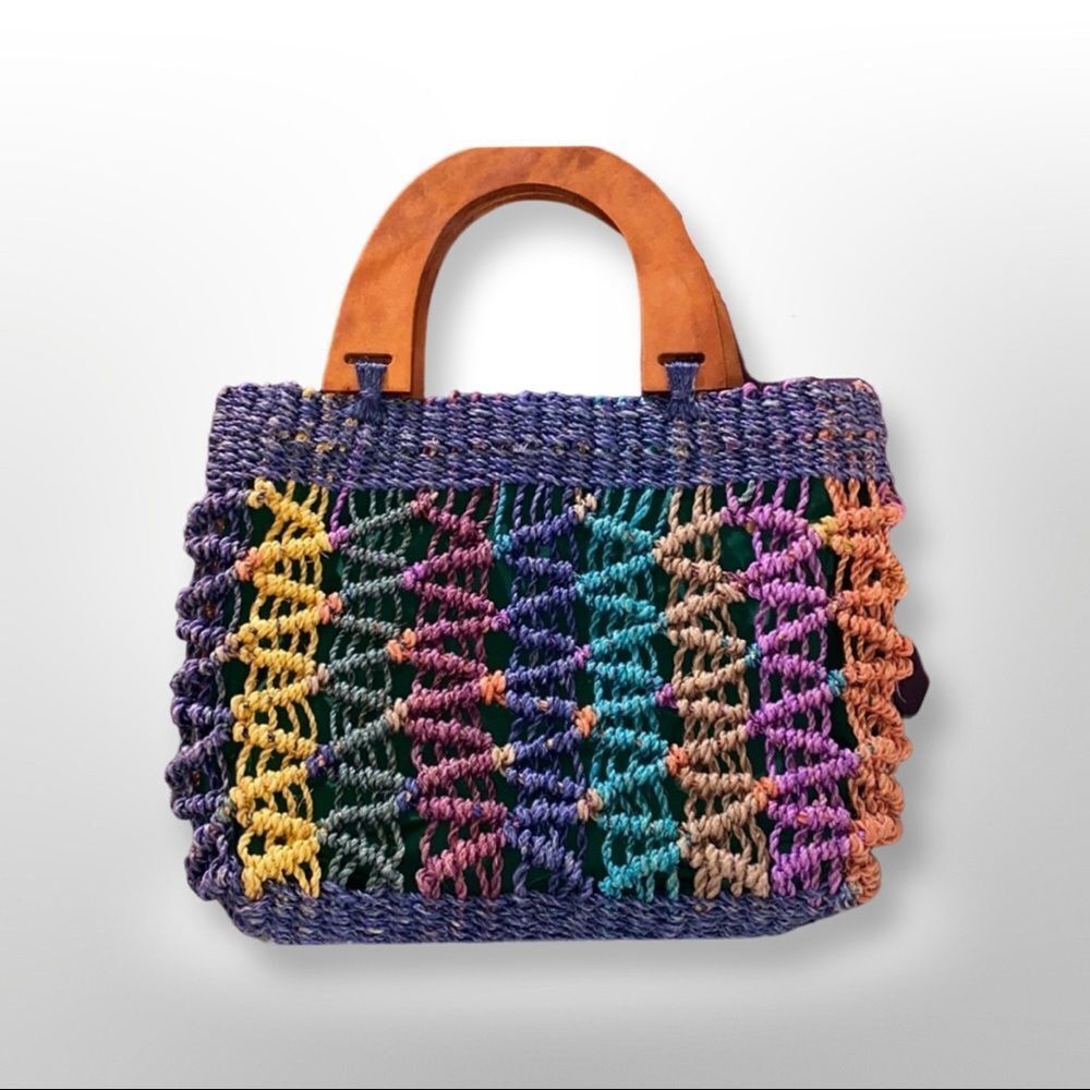 Vintage/Boho straw handbag with wooden handle